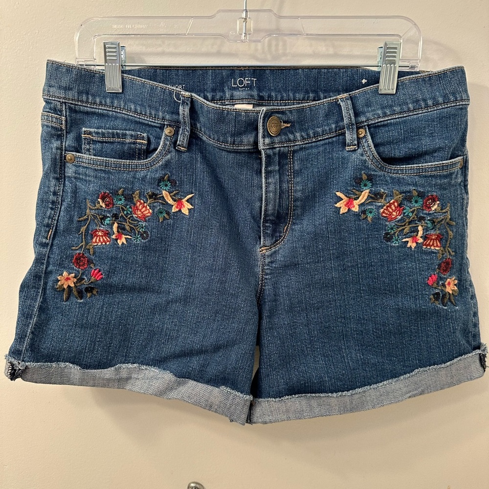 Loft Outlet Embroidered Denim Roll Shorts. Size 10